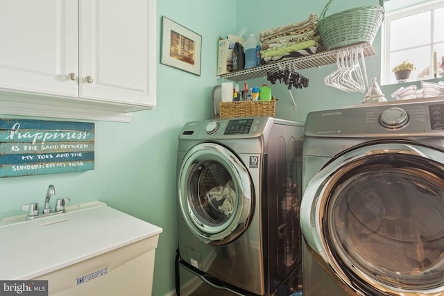 laundry room with cabinets, sink, and washing machine and clothes dryer