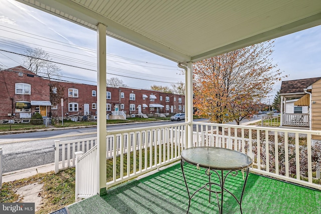 balcony featuring covered porch