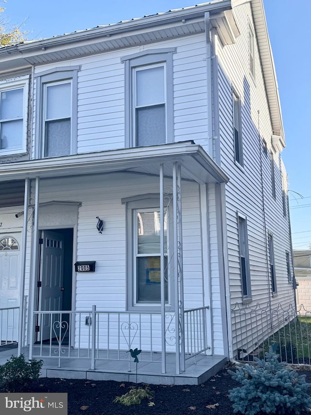 view of front of home featuring covered porch