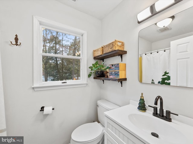 full bathroom featuring visible vents, vanity, and toilet