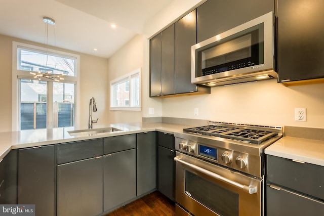 kitchen with gray cabinets, sink, stainless steel appliances, and dark wood-type flooring