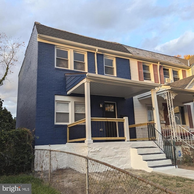 view of front of property featuring a porch