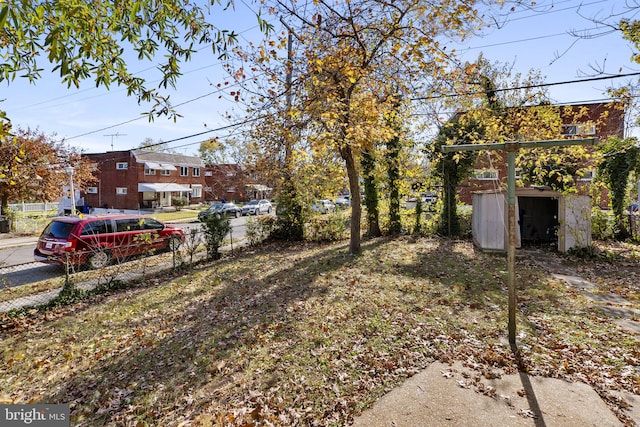 view of yard with a shed