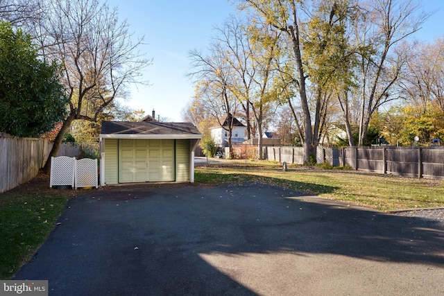 120 S Main St, Pennington, NJ 08534 - detached garage with driveway