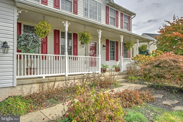 property entrance featuring covered porch