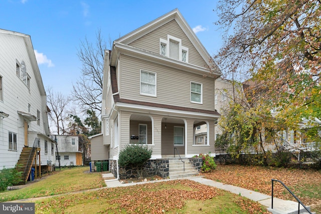 view of front property featuring a front lawn