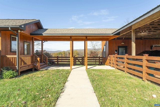 view of yard with a mountain view