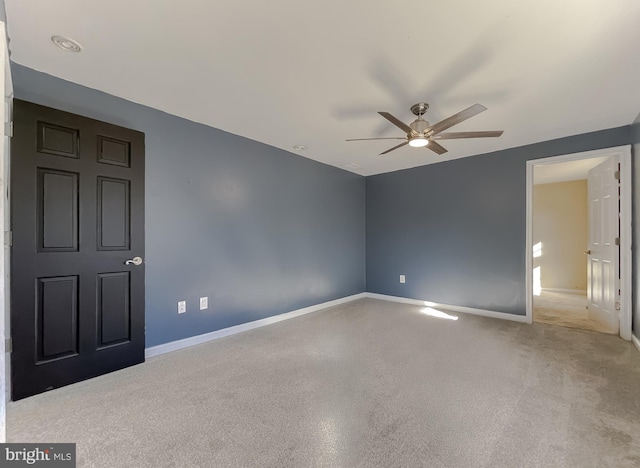 empty room featuring ceiling fan