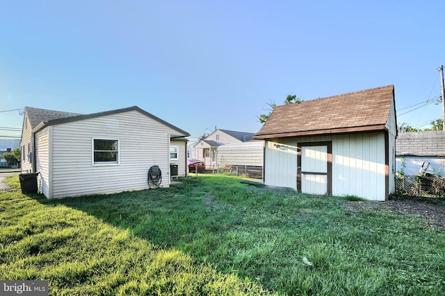 view of yard with a storage shed