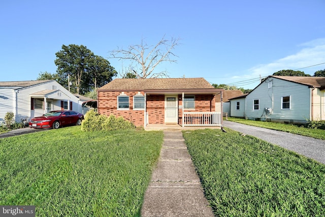 view of front facade with a front yard and a porch