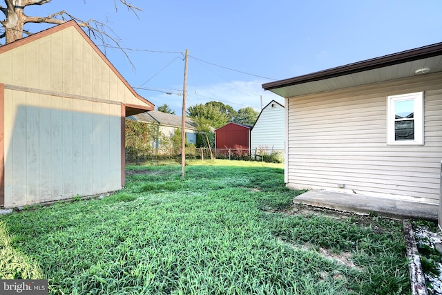 view of yard with a shed