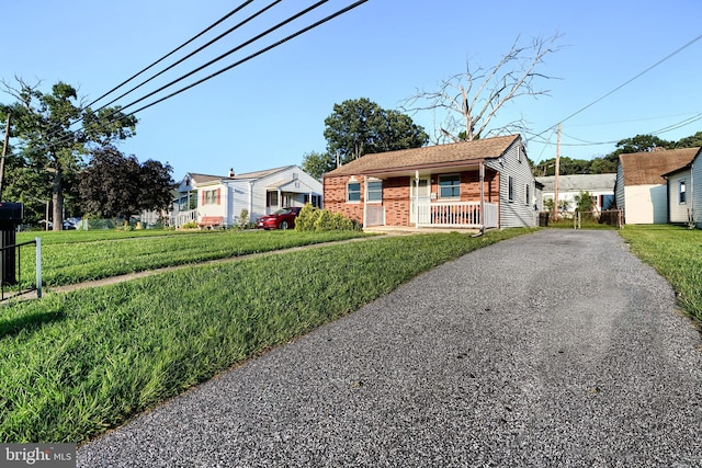 view of front of house with a front lawn and covered porch