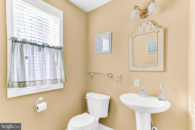 bathroom featuring toilet and sink