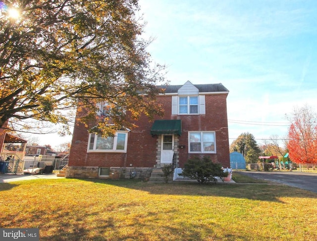 view of property featuring a front yard