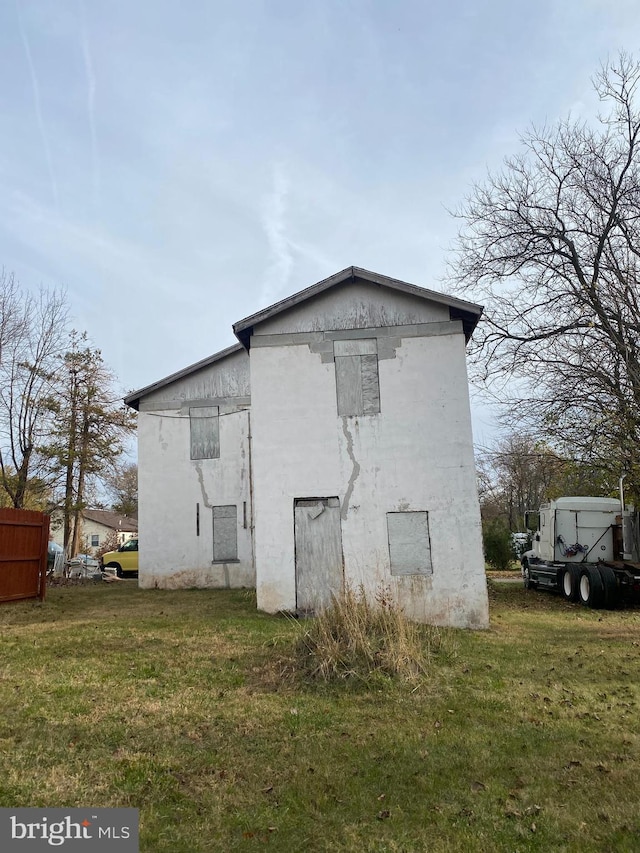 view of side of property with a lawn