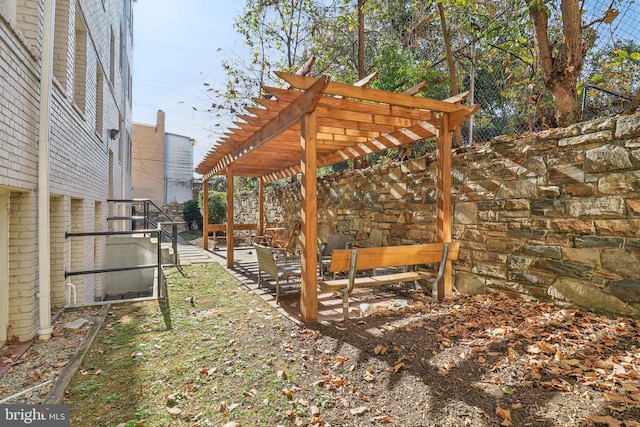 view of yard featuring a pergola