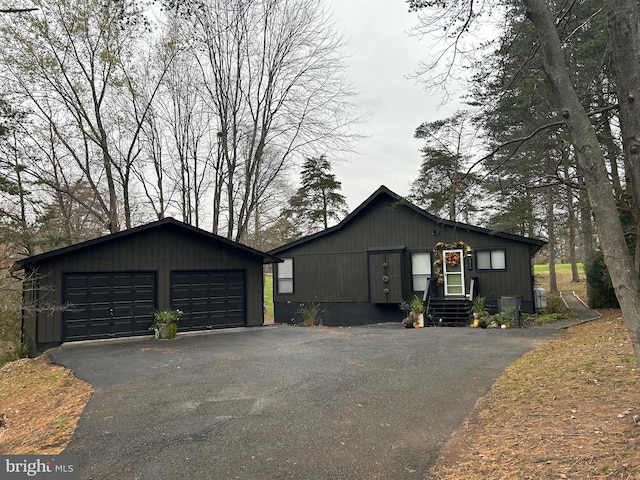 view of front of home featuring an outdoor structure and a garage