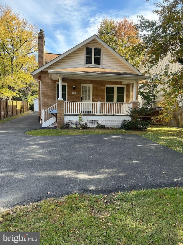 view of front of house featuring a porch