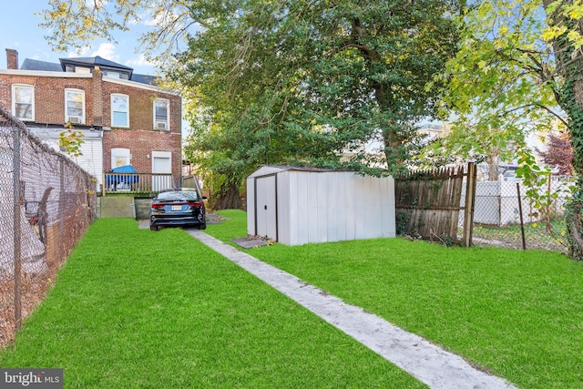 view of yard with a storage shed