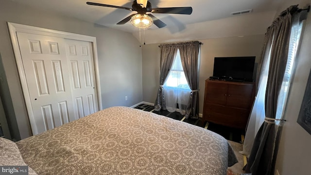 bedroom featuring a closet, visible vents, ceiling fan, and baseboards