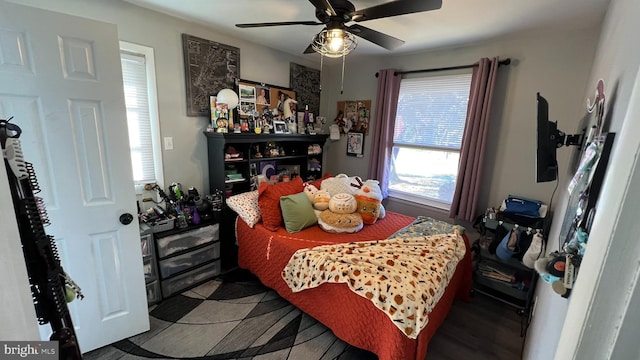 bedroom featuring ceiling fan