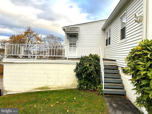 exterior space featuring a lawn