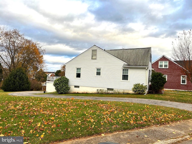 view of side of property featuring a yard