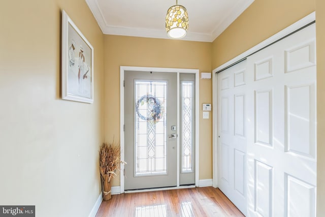 entrance foyer with light wood-type flooring and crown molding