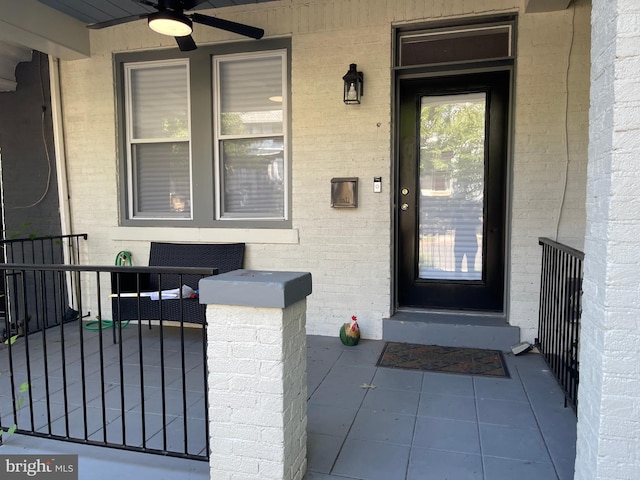 doorway to property with ceiling fan