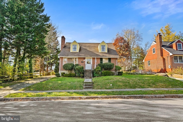 cape cod-style house featuring a front yard