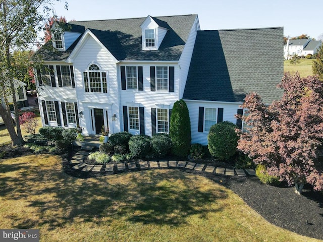 view of front of property with a front yard