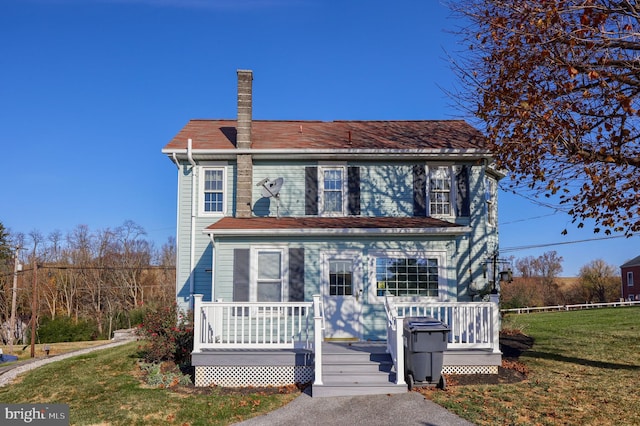 view of front of home featuring a porch and a front lawn