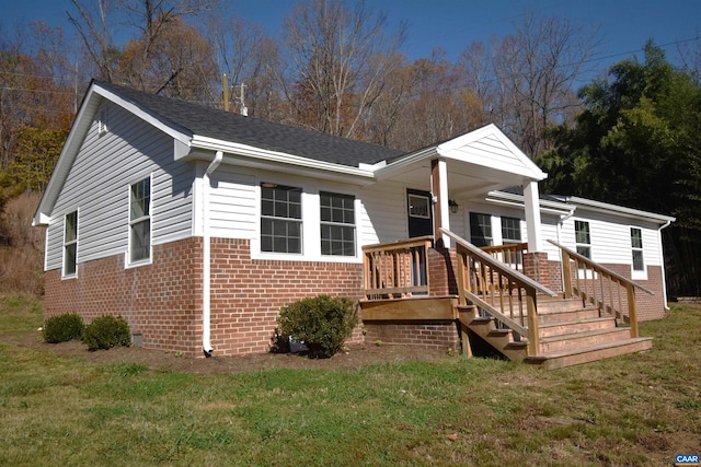 view of front of house featuring a front yard