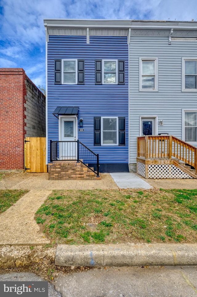 view of front of home featuring a patio area