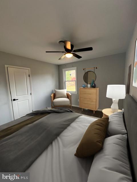 bedroom featuring ceiling fan