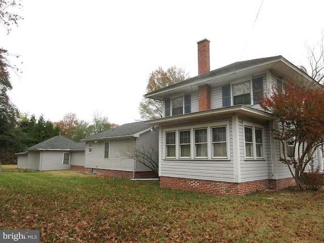 view of side of property featuring a yard