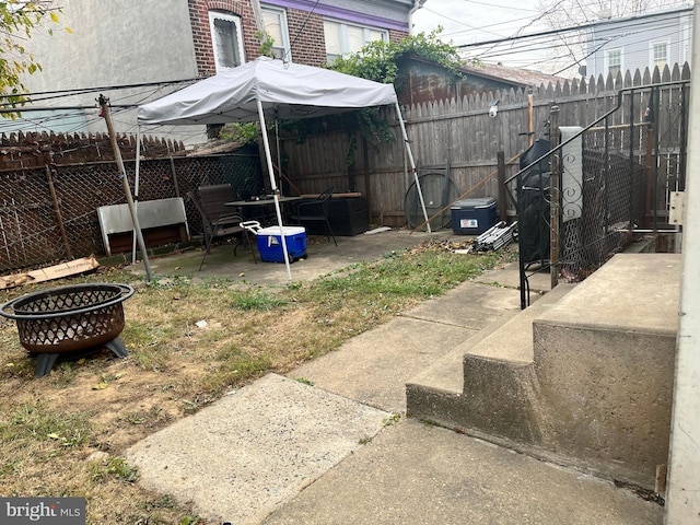 view of yard with a patio area