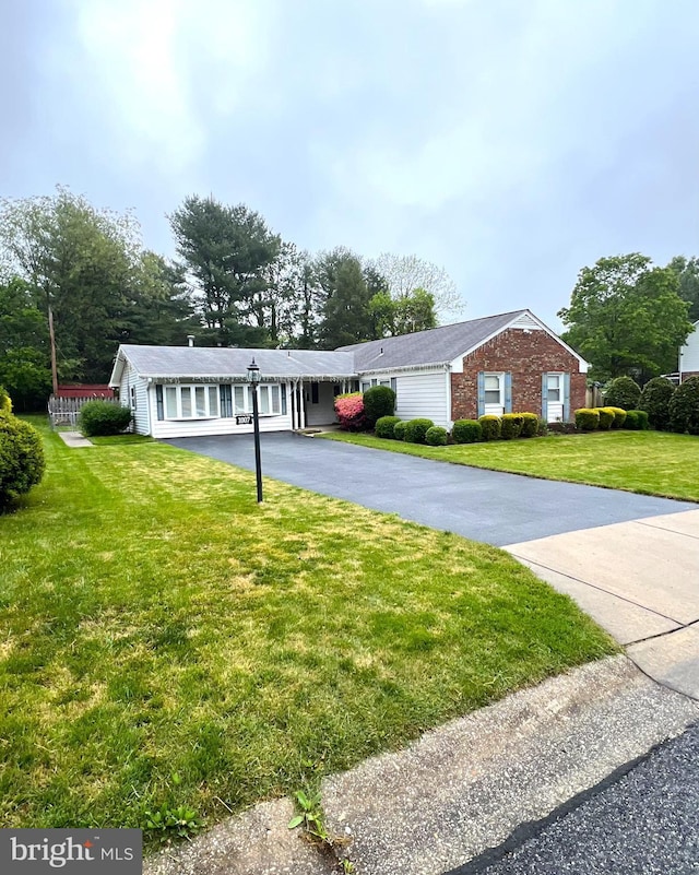 1007 Packton Ln, Bowie, MD 20716 - single story home featuring driveway and a front lawn