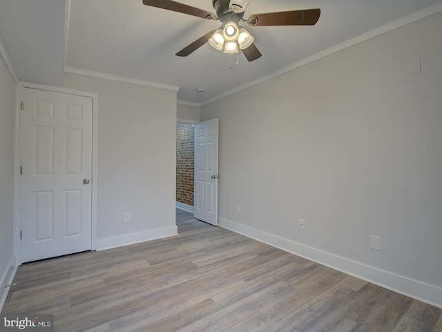 unfurnished bedroom featuring light wood-type flooring, ceiling fan, and ornamental molding