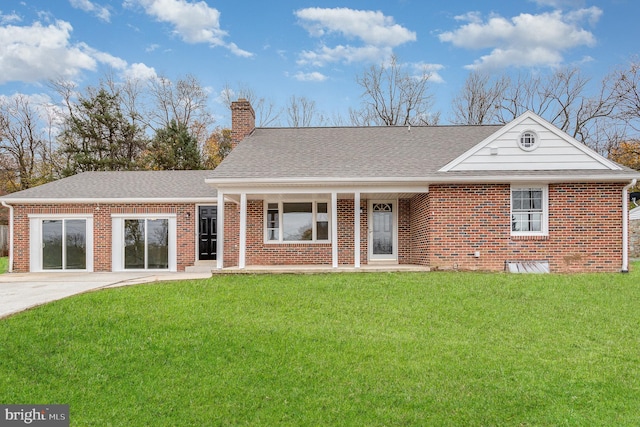 single story home with a front yard