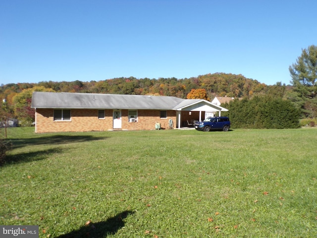 view of front of home with a front lawn