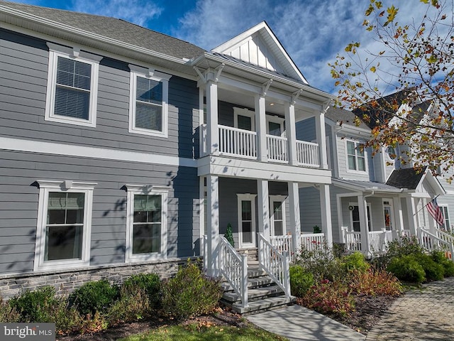 view of front of house with covered porch