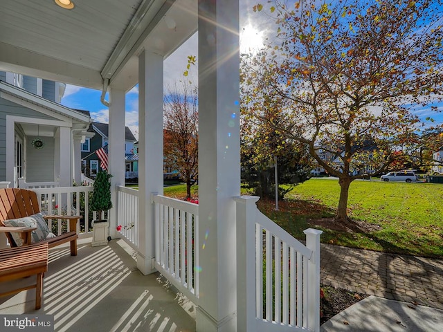 balcony featuring covered porch