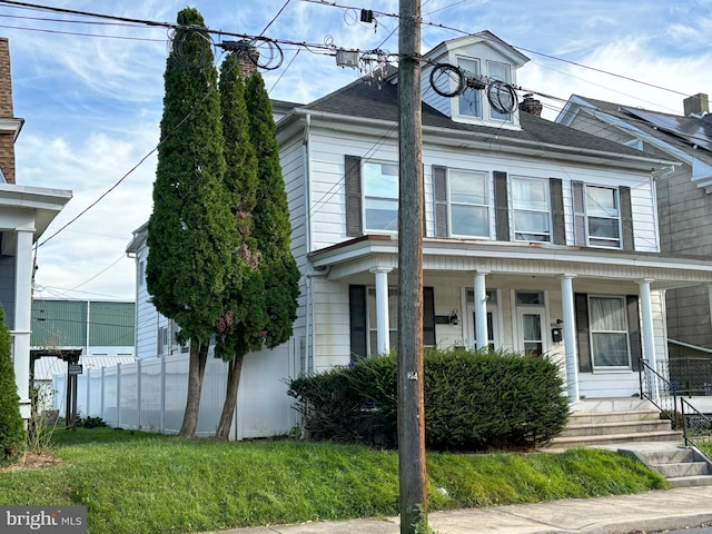 view of front of house with a front lawn