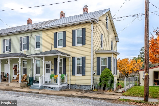 view of front of house with covered porch