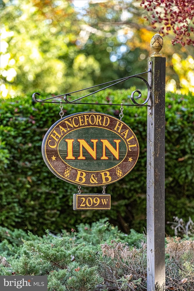 view of community / neighborhood sign