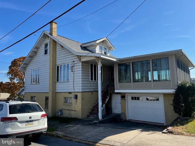 view of front facade featuring a garage