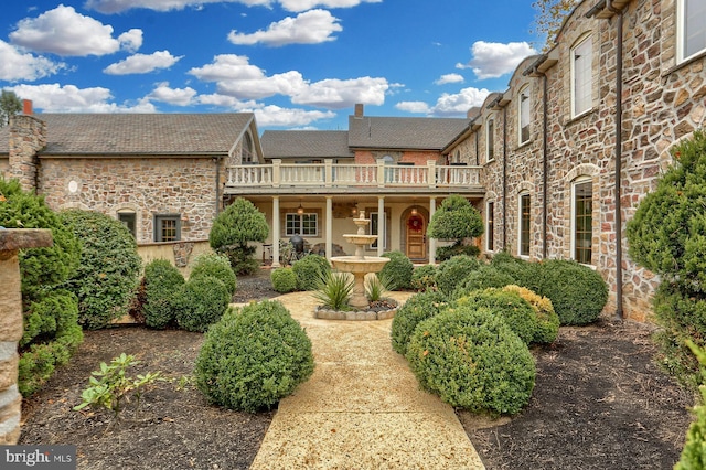 view of front of property featuring a wooden deck