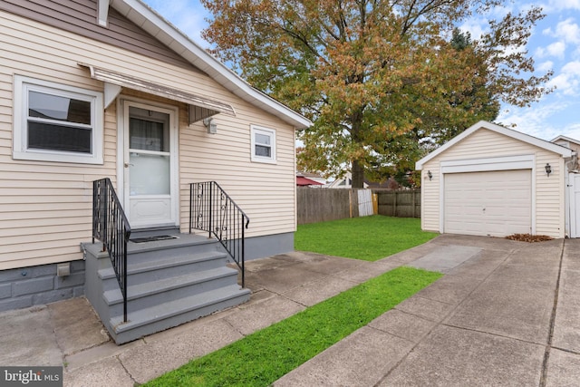 property entrance featuring a lawn