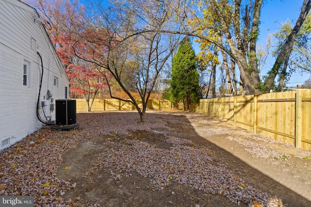 view of yard with cooling unit